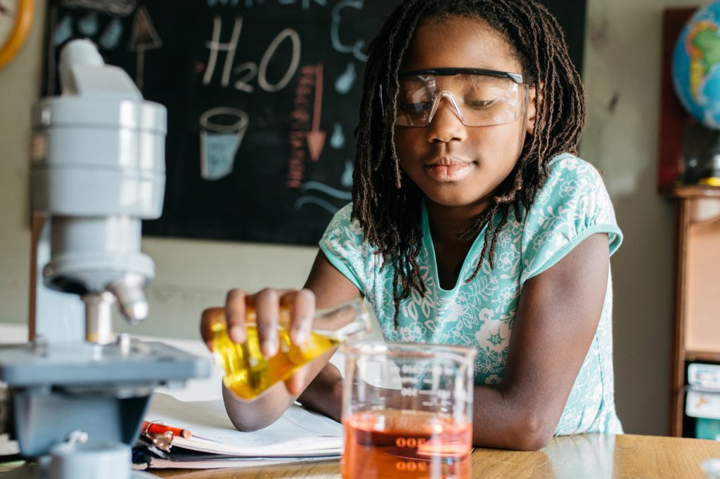 4-organizations-who-want-to-get-more-girls-in-stem