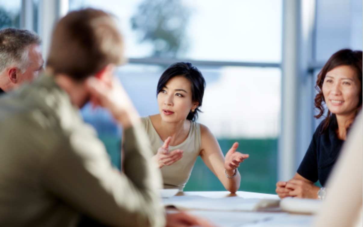 Public speaking on Après, a career resource for women returning to work.